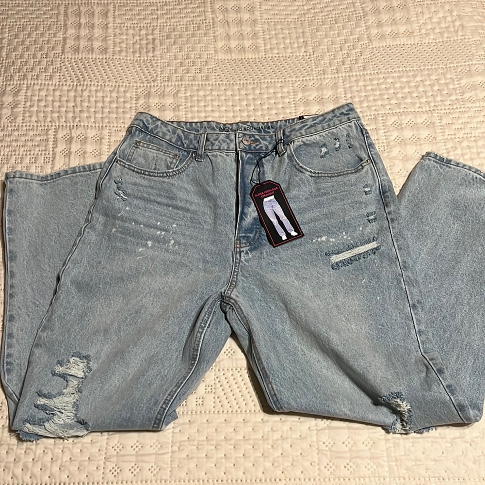 NWT super high rise straight Relaxed fit Light Washed Distressed Sz 13 Jeans